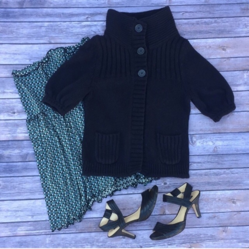 Short-sleeved black sweater from Express
